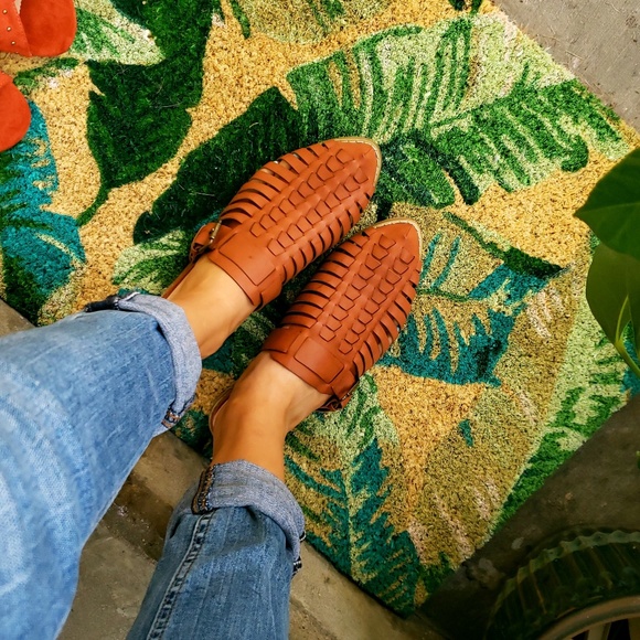 🚨LAST PAIR//The Denver// cognac buckle mule flat - Picture 5 of 6